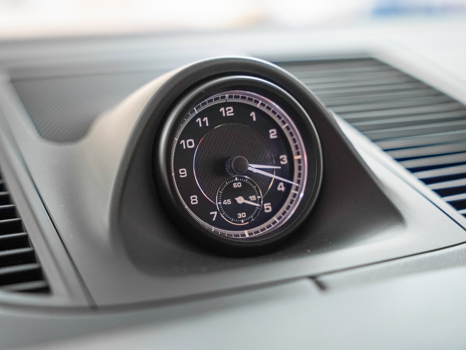 Certified 2025 Porsche Macan S image 25