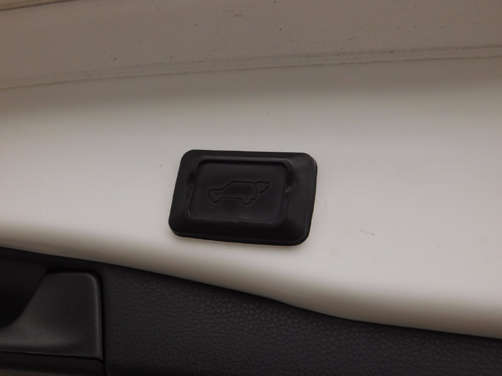 Used 2020 Toyota RAV4 XLE w/ Convenience Package AWD/4WD image 9