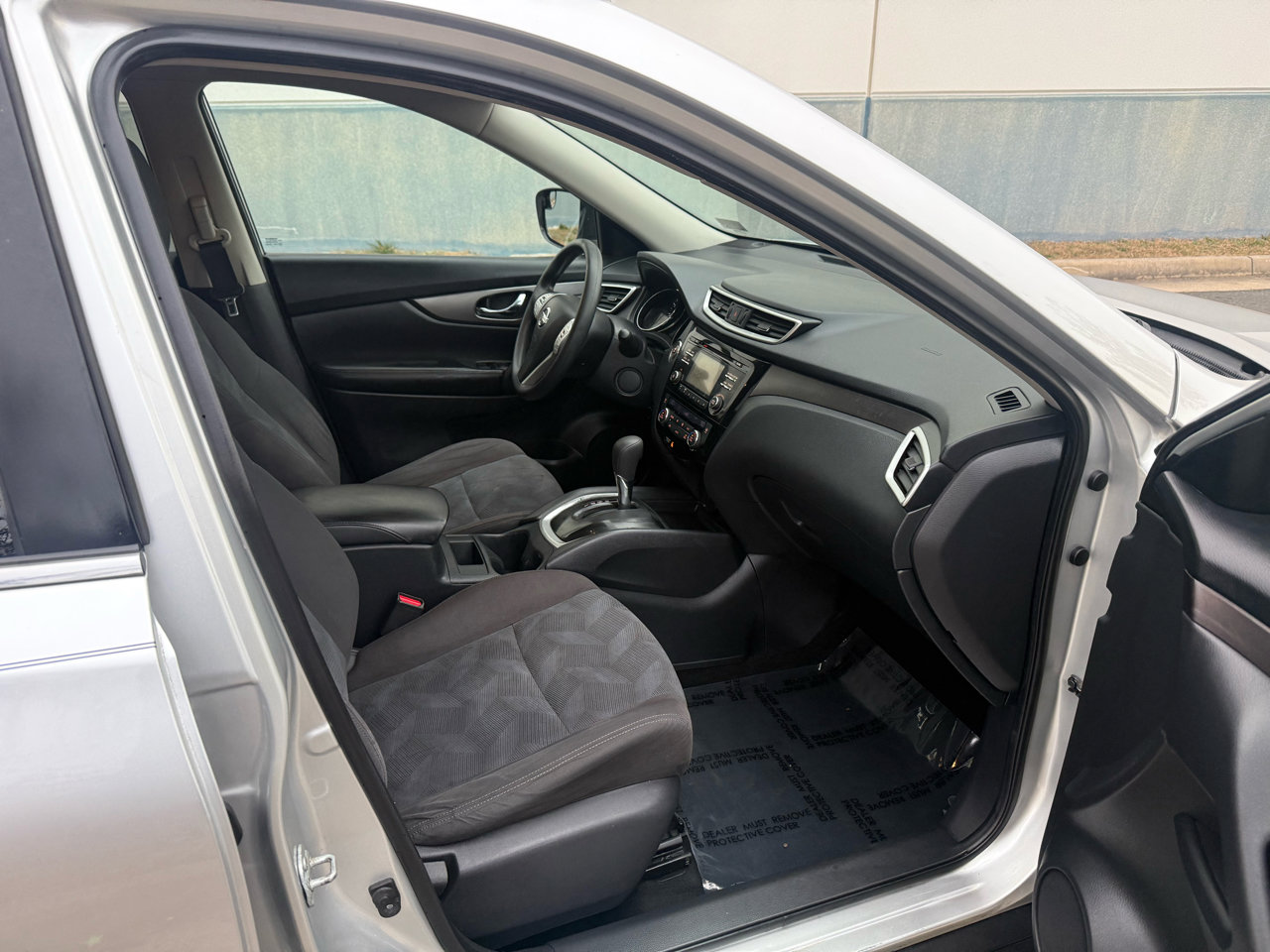 Used 2016 Nissan Rogue SV image 19