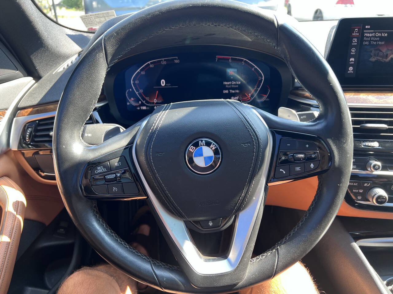 Used 2020 BMW 530i xDrive w/ Premium Package image 15