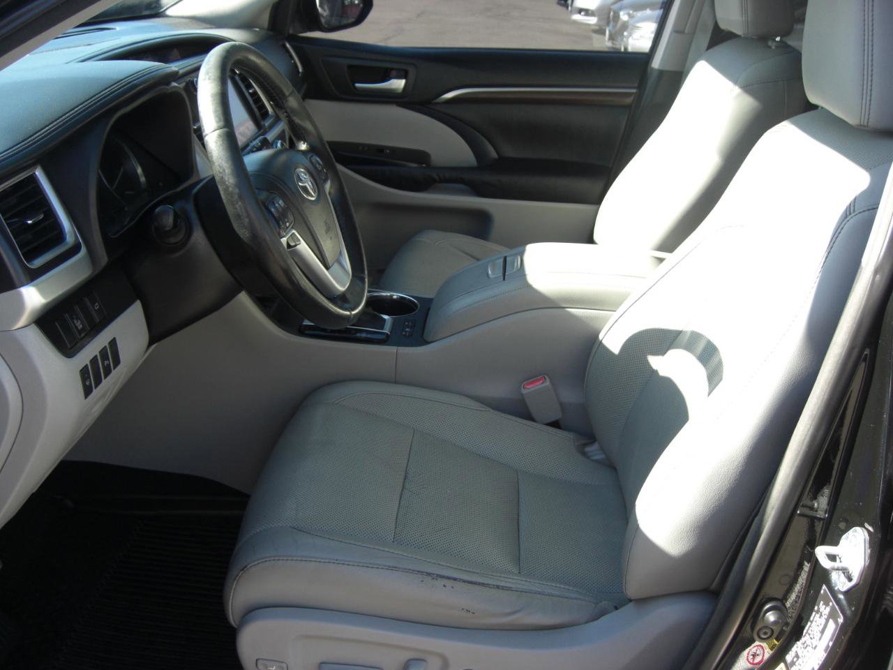 Used 2014 Toyota Highlander Limited FWD image 24
