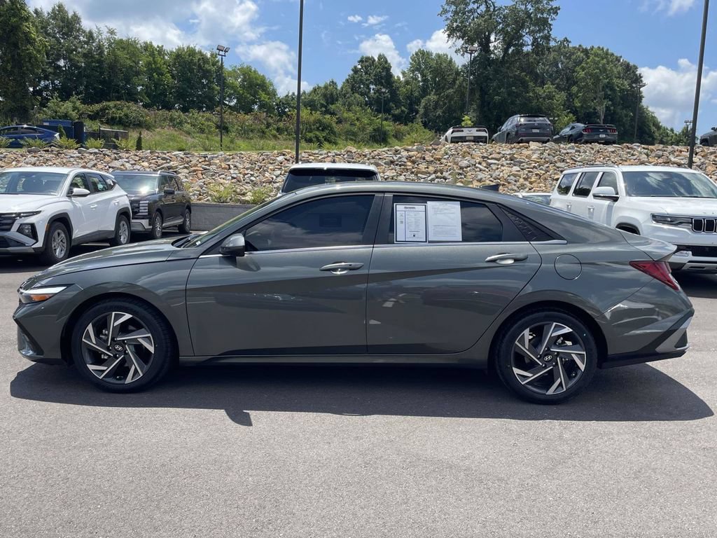 Used 2025 Hyundai Elantra SEL FWD image 5