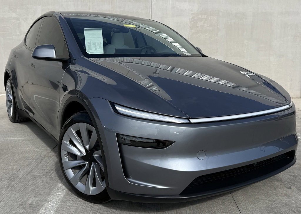 Used 2026 Tesla Model Y 2WD image 1