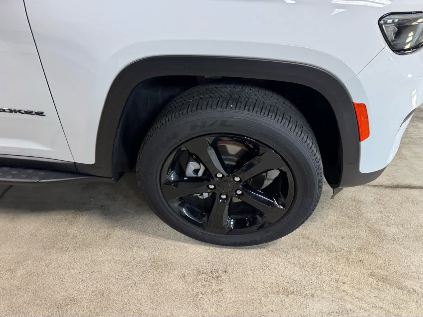 Certified 2024 Jeep Grand Cherokee Altitude image 6