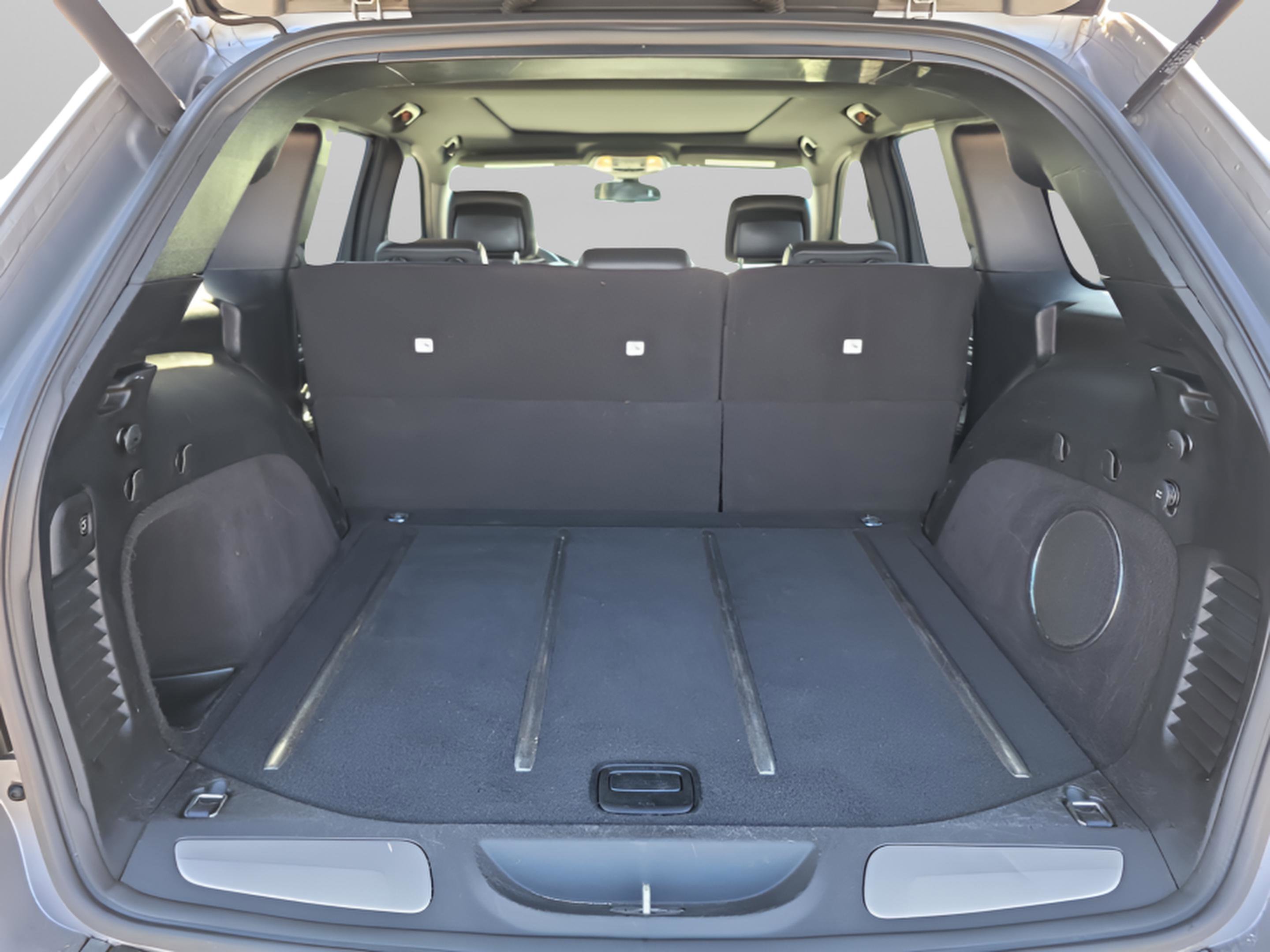 Used 2015 Jeep Grand Cherokee Limited w/ Luxury Group II image 32