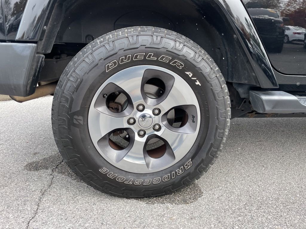 Used 2017 Jeep Wrangler Unlimited Sahara w/ Connectivity Group image 47