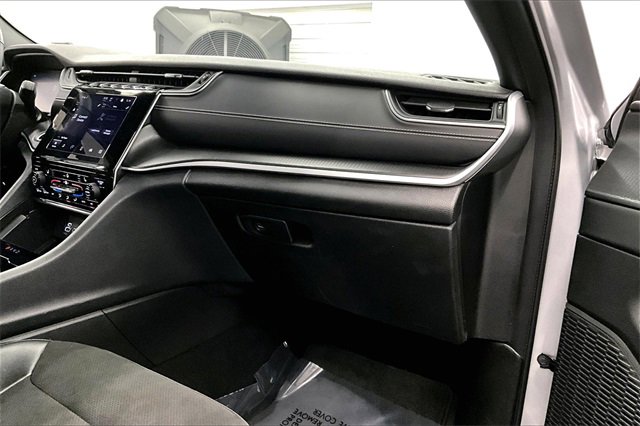 Used 2024 Jeep Grand Cherokee L Laredo image 16