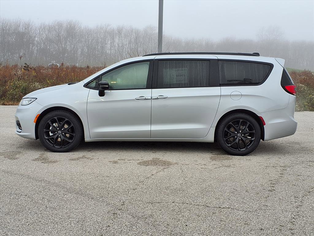 New 2026 Chrysler Pacifica Limited w/ S Appearance Package image 25