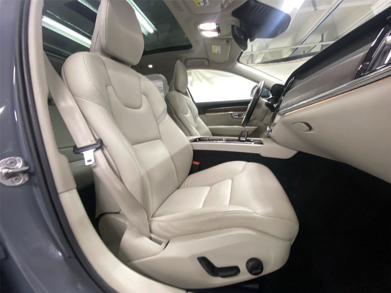 Used 2022 Volvo V90 B6 Cross Country w/ Advanced Package AWD/4WD image 29