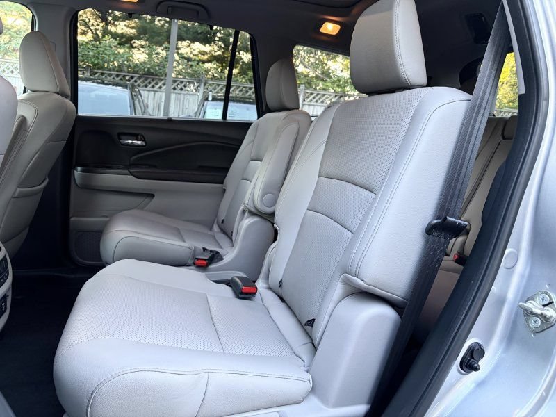 Used 2017 Honda Pilot Elite image 18