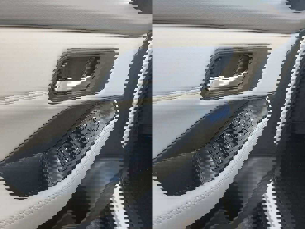 Certified 2026 Nissan Rogue SV w/ SV Premium Package image 15