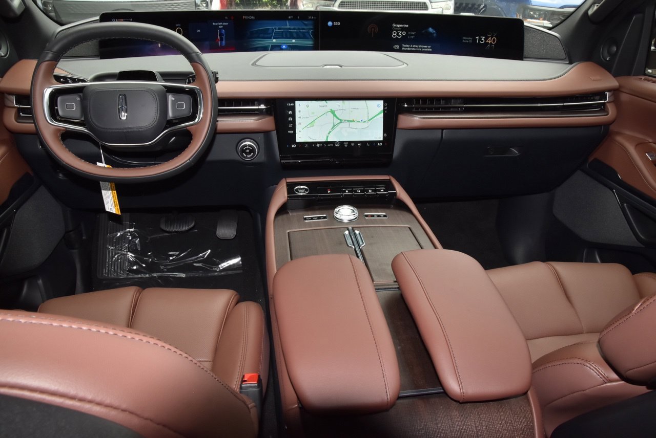 New 2026 Lincoln Navigator Reserve AWD/4WD image 17