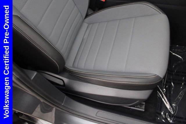 Used 2025 Volkswagen Jetta SE image 19