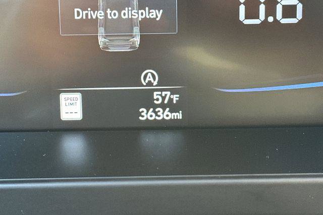 Used 2025 Hyundai Elantra SE image 24