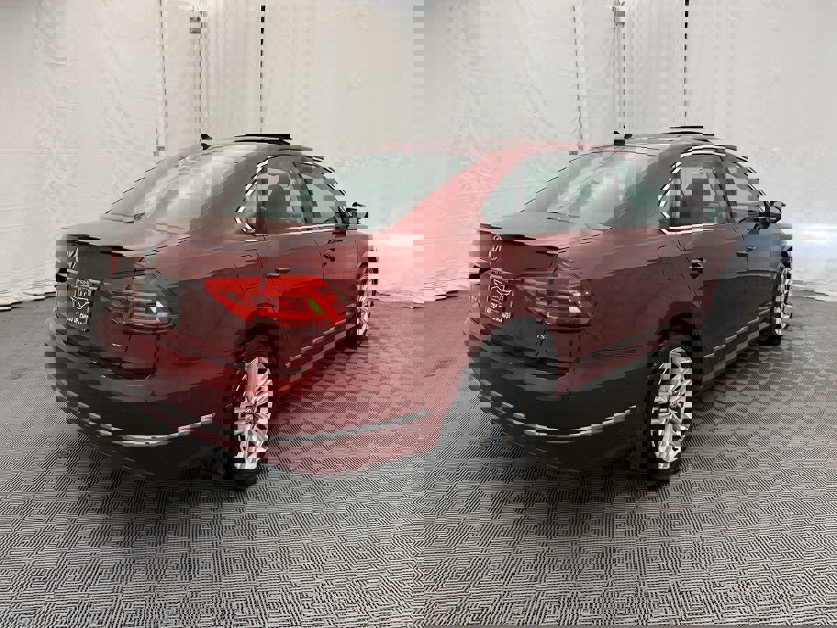 Used 2016 Volkswagen Passat 1.8T SEL Premium image 5