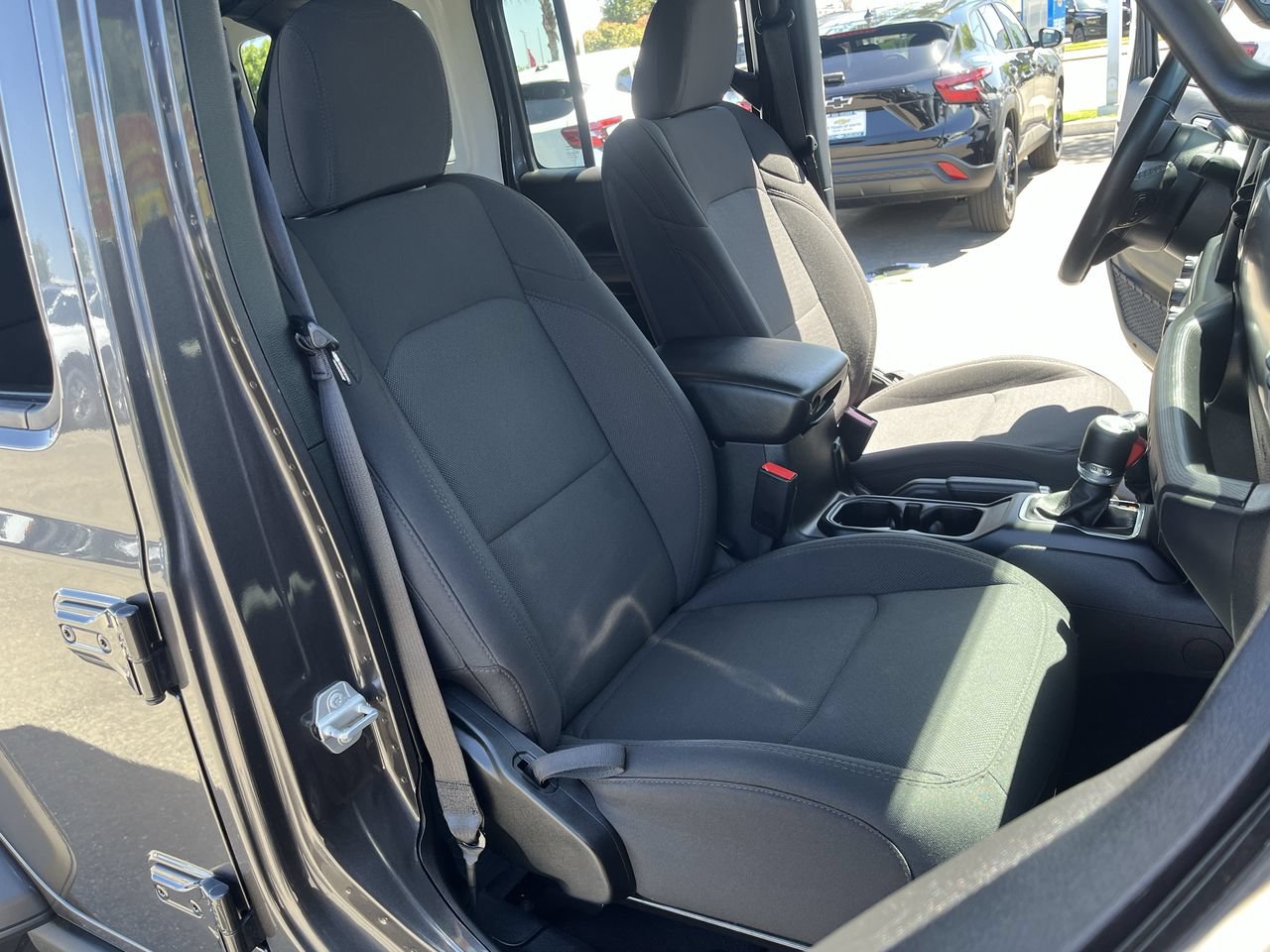 Used 2023 Jeep Wrangler Unlimited w/ Cold Weather Group AWD/4WD image 24