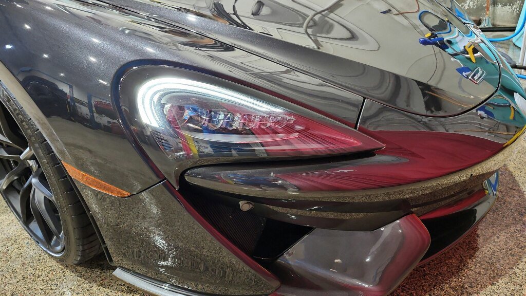 Used 2019 McLaren 570S Spider RWD image 25