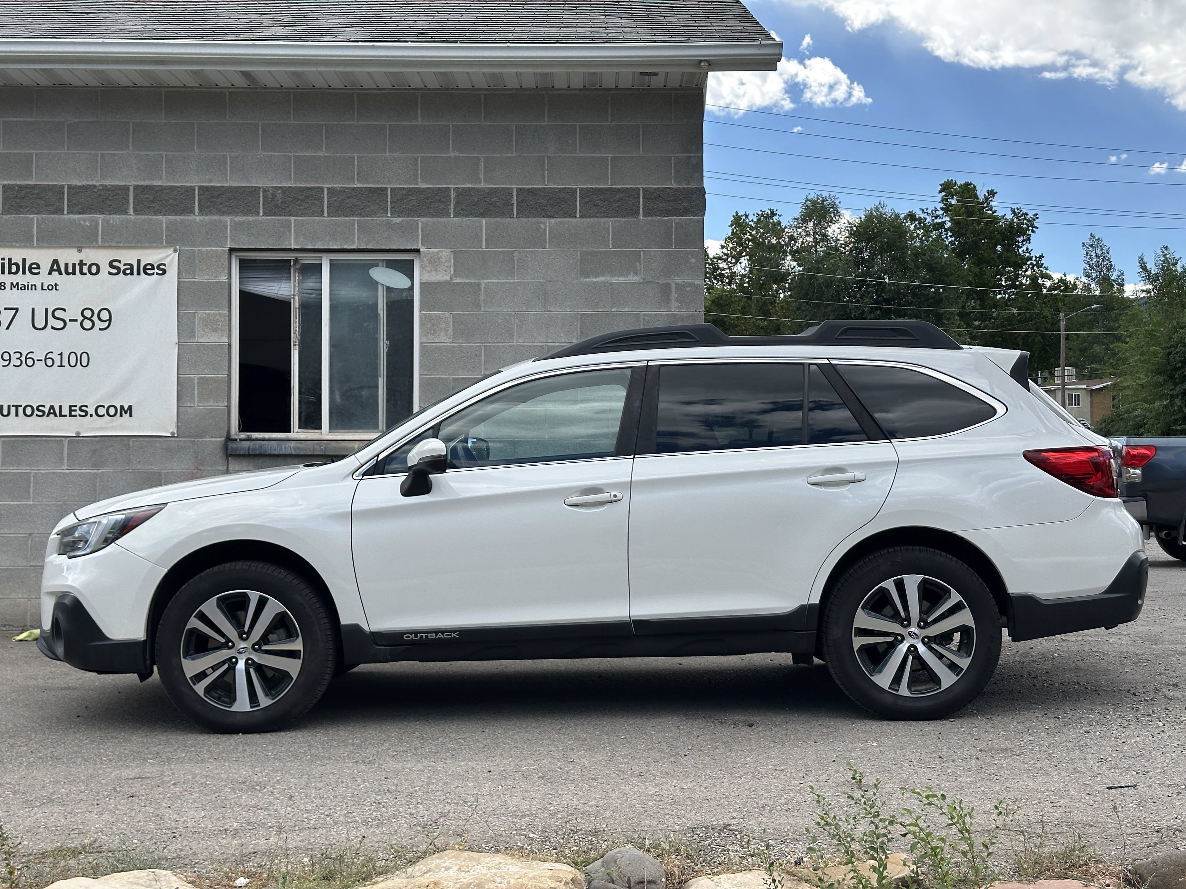 Used 2019 Subaru Outback 2.5i Limited AWD/4WD image 3