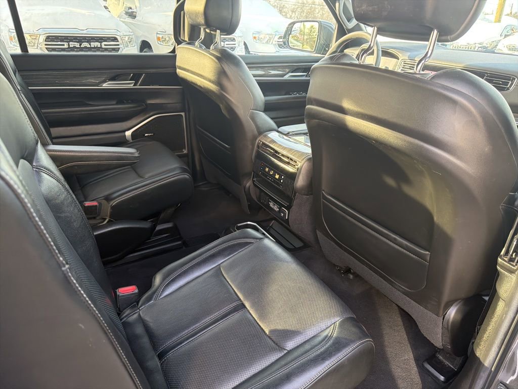 Used 2022 Jeep Wagoneer Series III w/ Flexible Seating Group AWD/4WD image 26