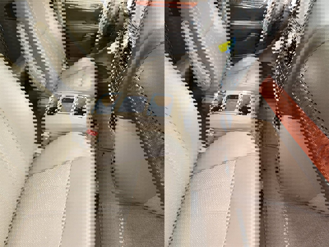 Used 2011 Chrysler Town & Country Touring-L image 13