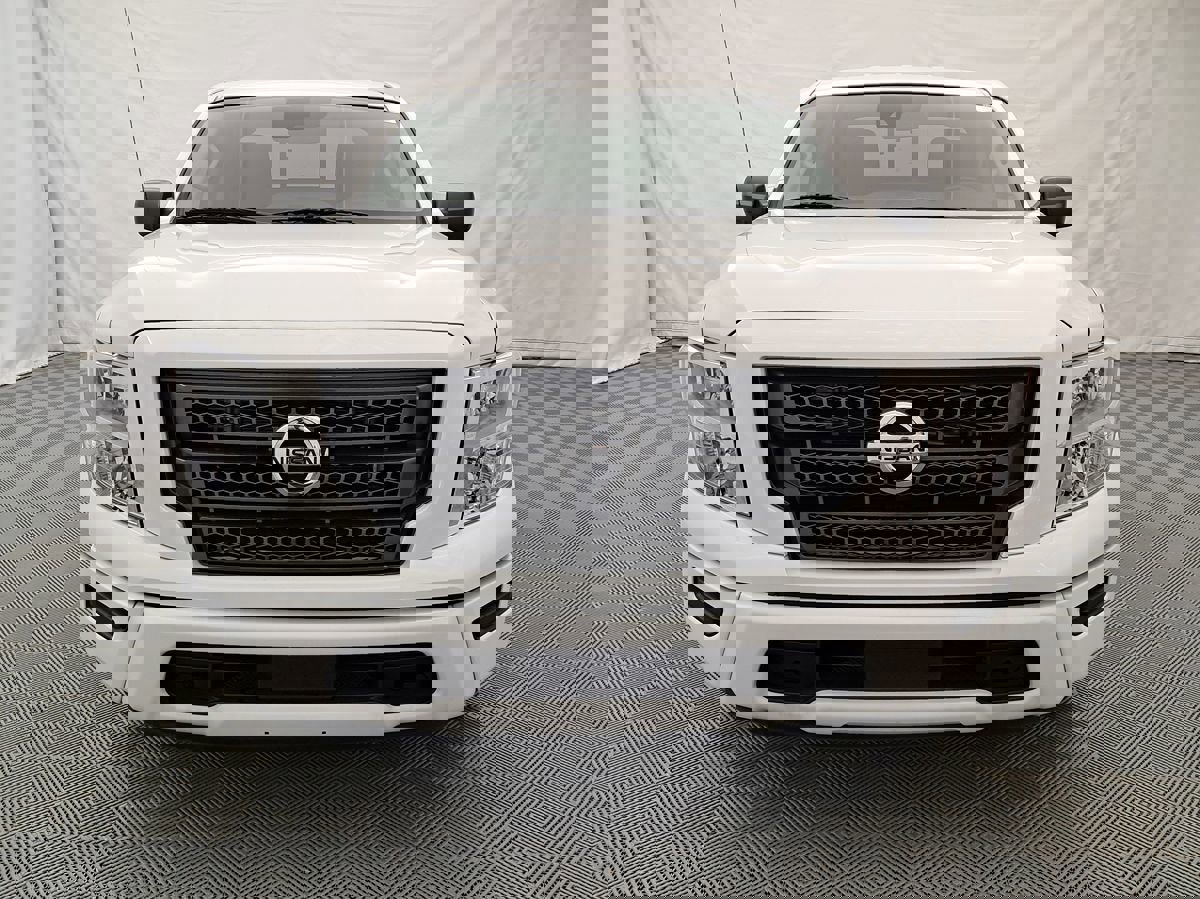 Used 2023 Nissan Titan SV image 2