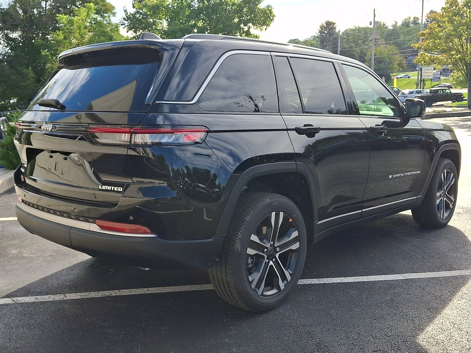 New 2027 Jeep Grand Cherokee Limited AWD/4WD image 3