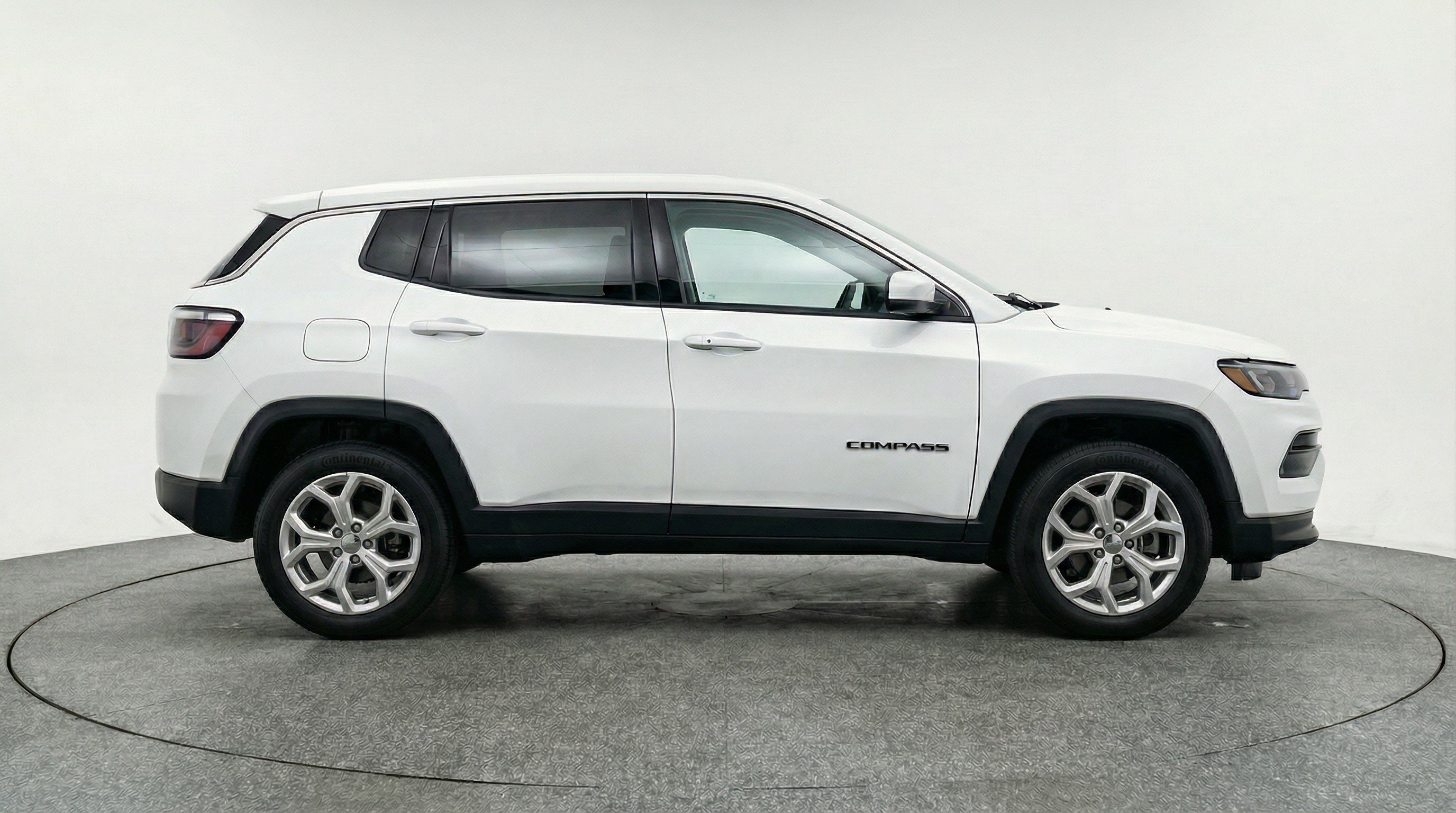 Used 2025 Jeep Compass Latitude AWD/4WD image 11
