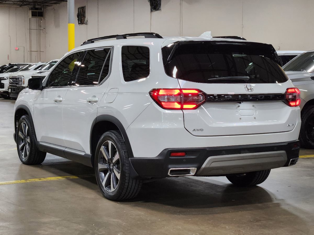 Used 2023 Honda Pilot Elite image 11