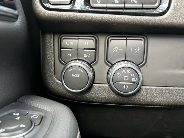 Used 2025 GMC Yukon XL Denali image 18