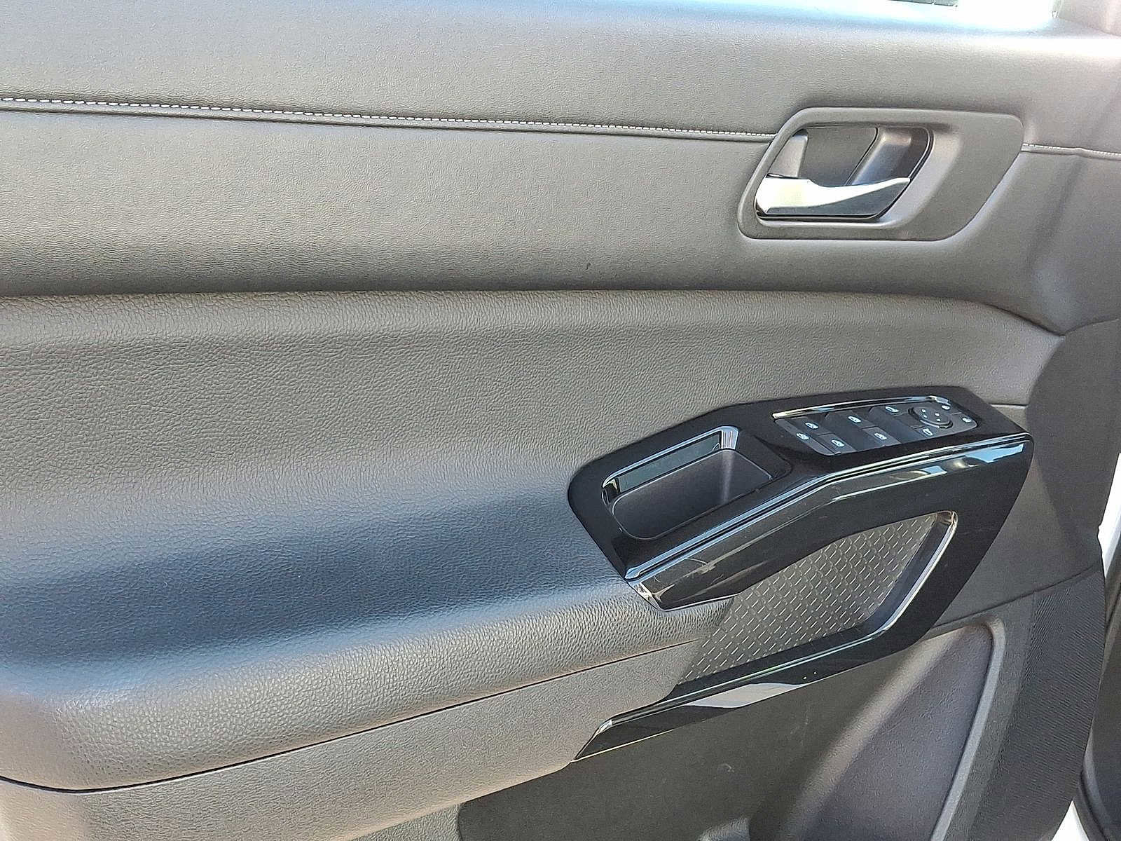 Used 2022 Nissan Pathfinder S w/ Cargo Package image 10