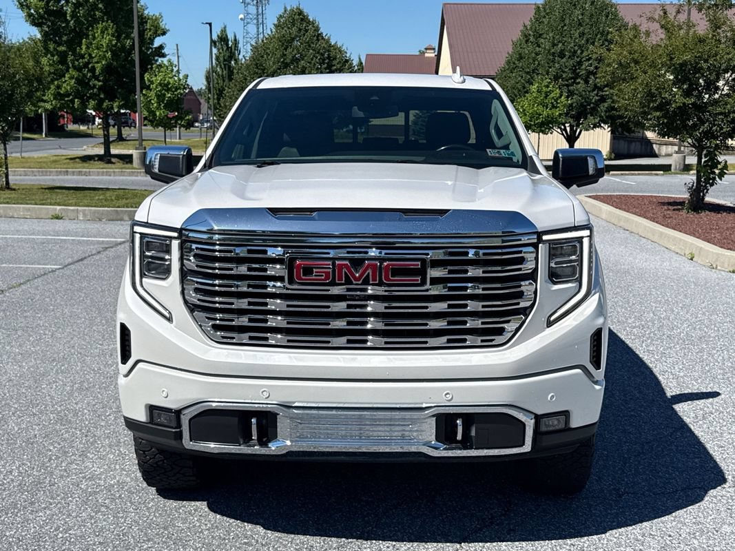Used 2022 GMC Sierra 1500 Denali AWD/4WD image 3