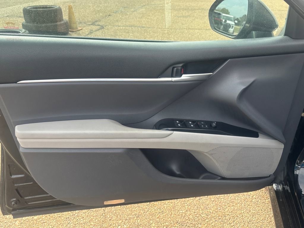 Used 2018 Toyota Camry LE w/ Convenience Package image 5