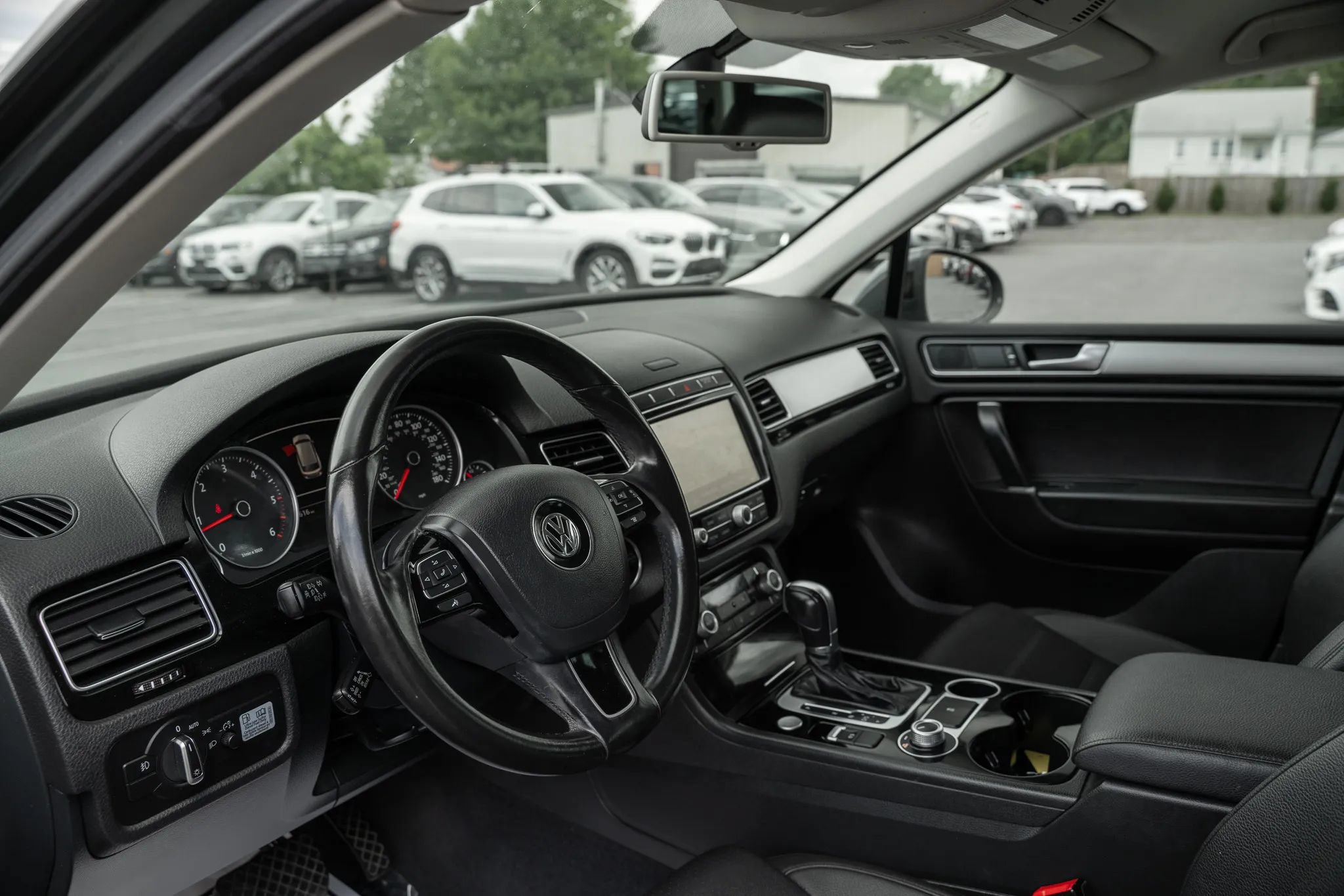 Used 2016 Volkswagen Touareg Sport AWD/4WD image 6