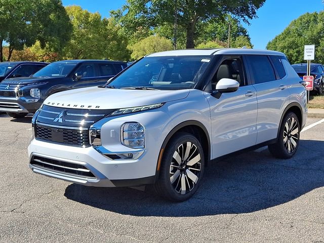 New 2025 Mitsubishi Outlander SE image 2