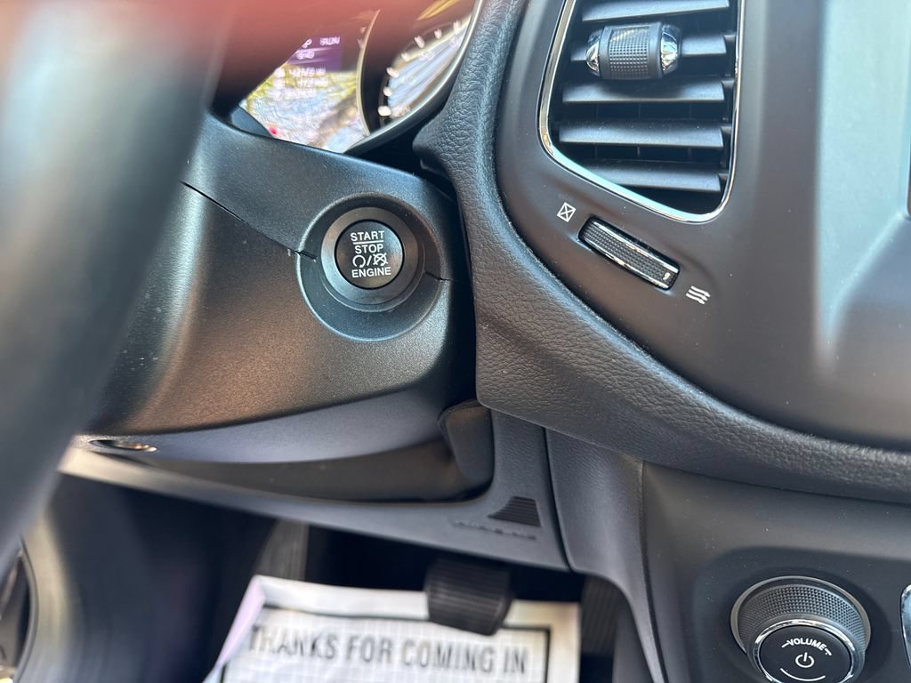 Used 2019 Jeep Compass Latitude AWD/4WD image 17
