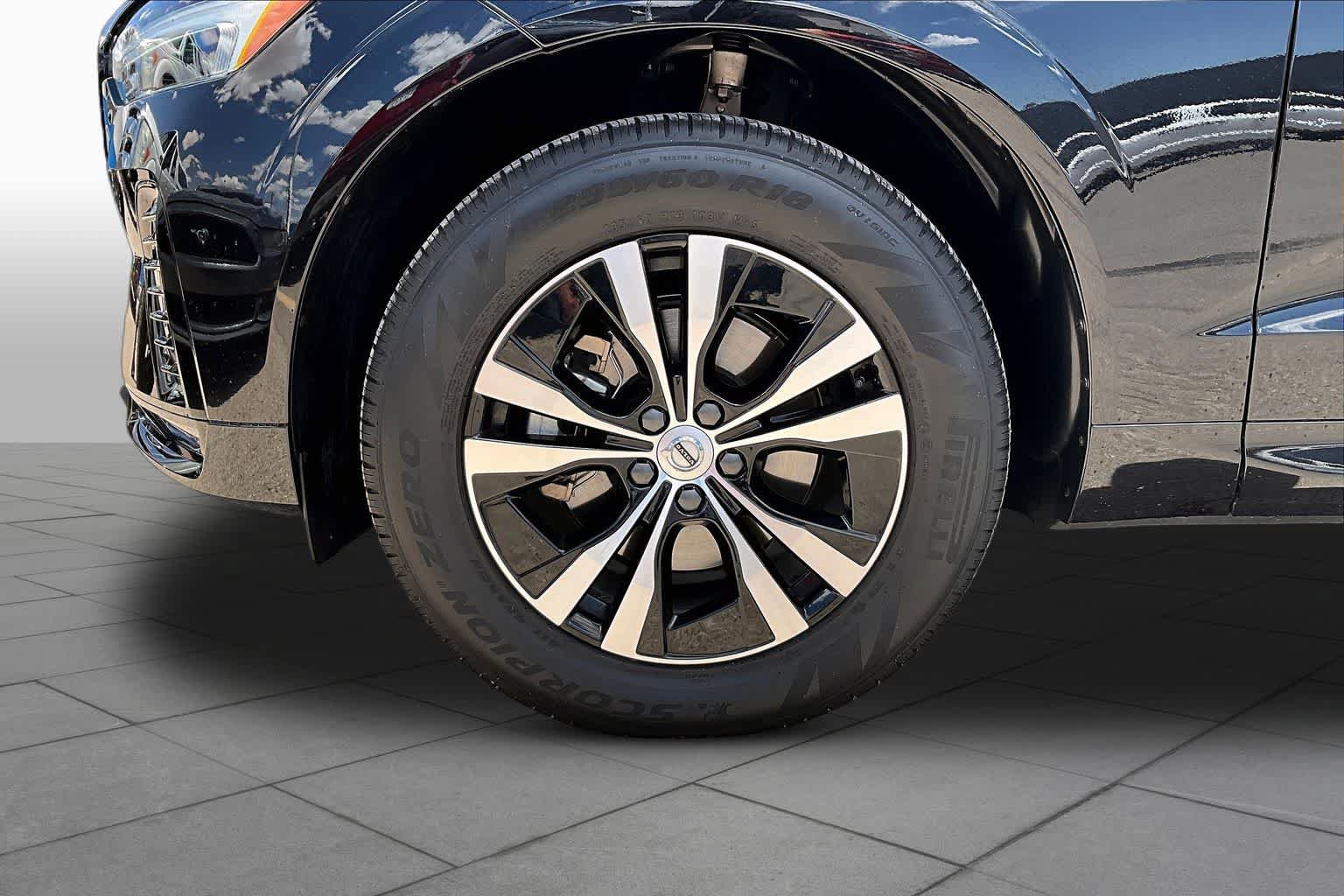 Used 2024 Volvo XC60 B5 Core AWD/4WD image 11