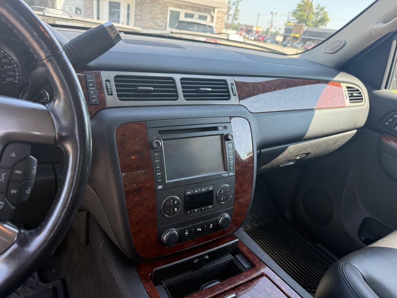 Used 2013 Chevrolet Avalanche LTZ AWD/4WD image 14