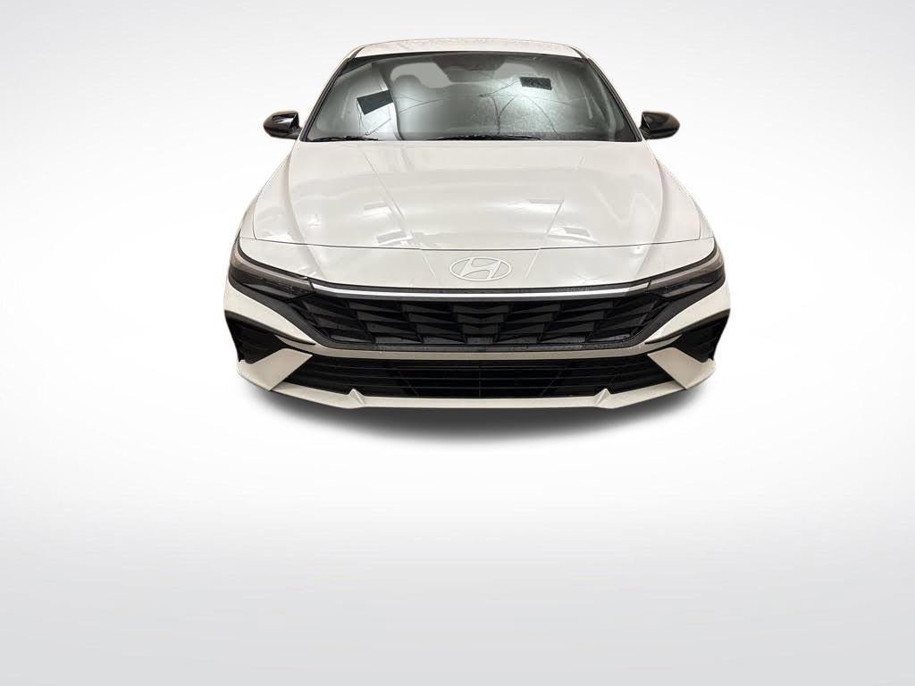 New 2026 Hyundai Elantra SEL Sport Premium FWD image 2