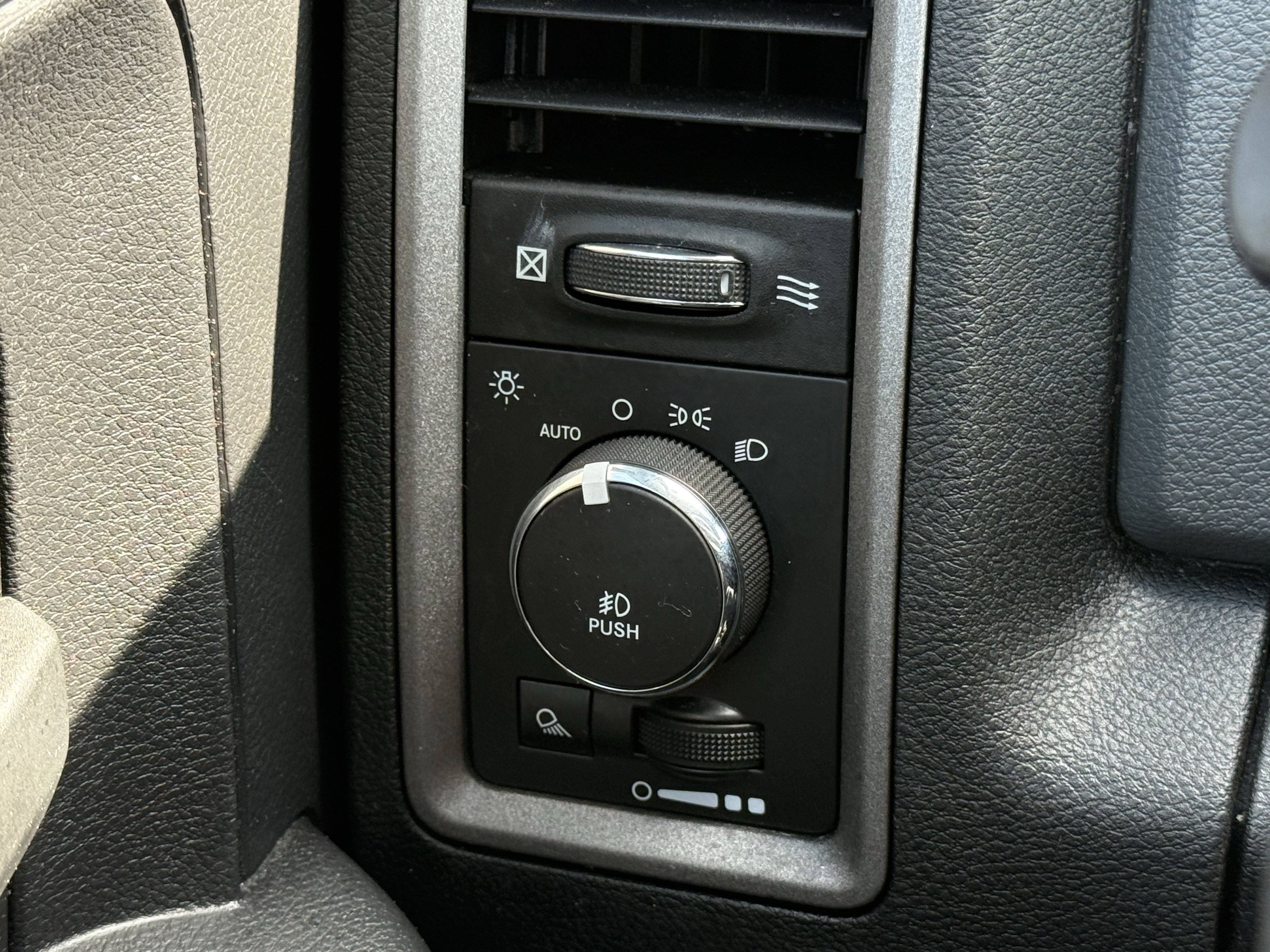 Used 2015 RAM 1500 Express RWD image 30