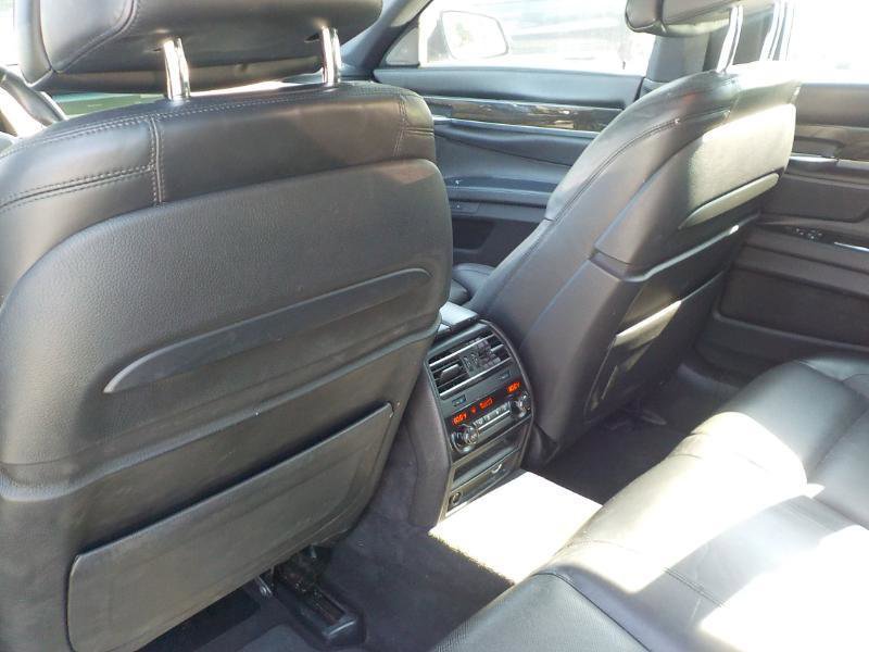 Used 2014 BMW 750i w/ Executive Package RWD image 17