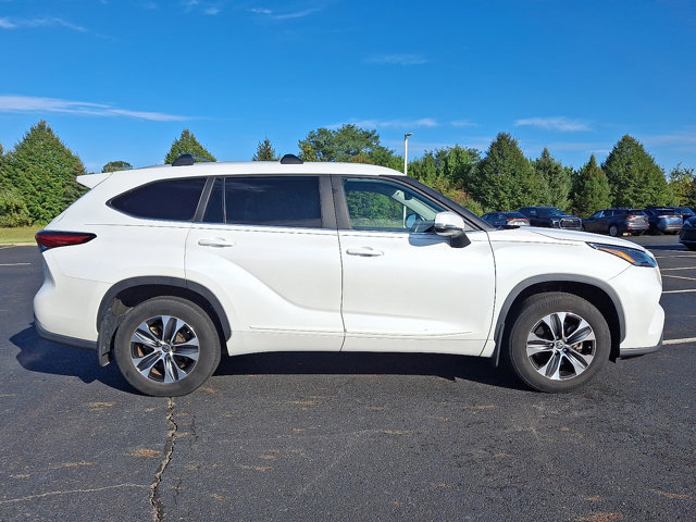 Used 2023 Toyota Highlander XLE image 7