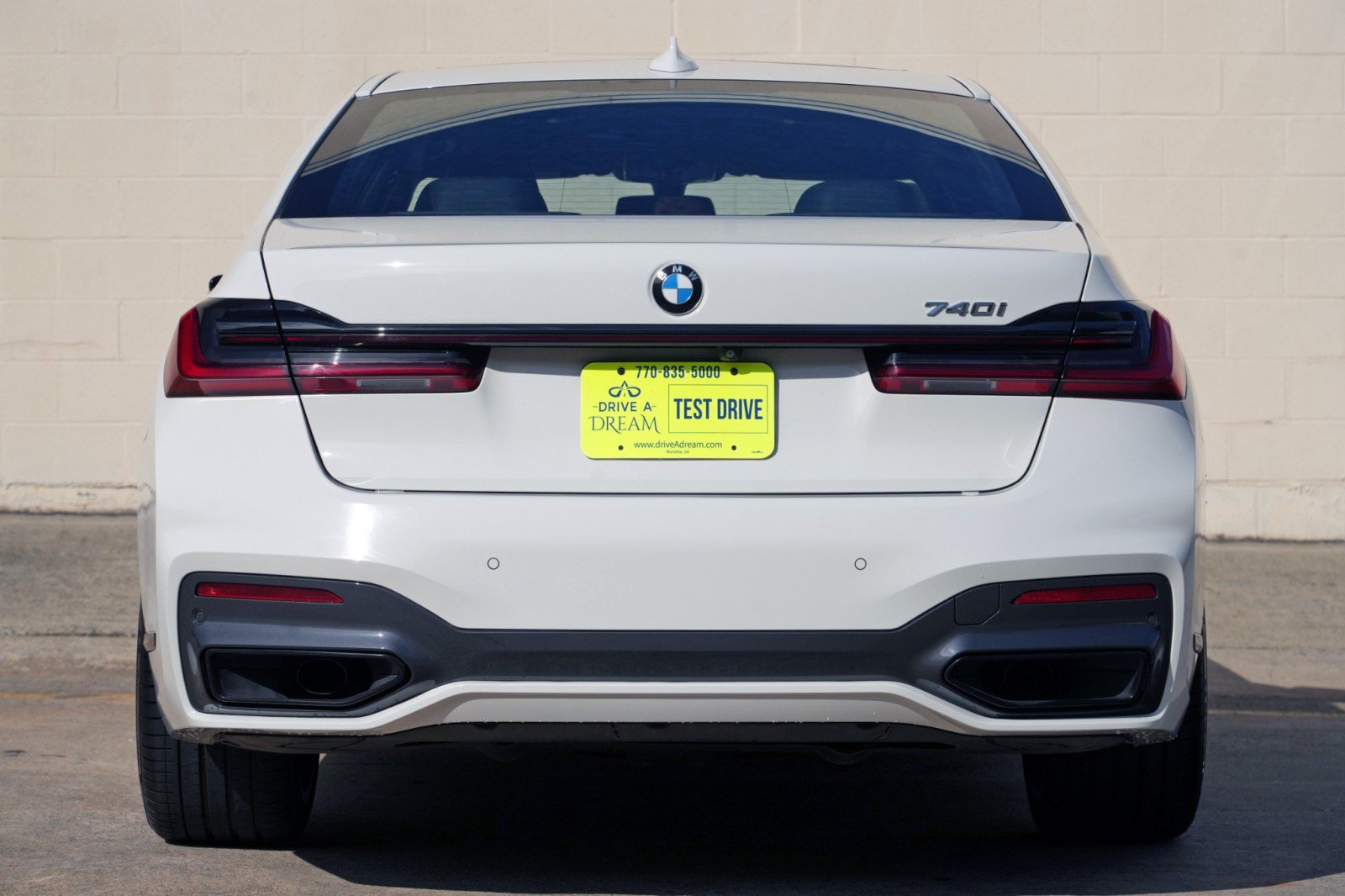 Used 2022 BMW 740i w/ M Sport Package RWD image 11