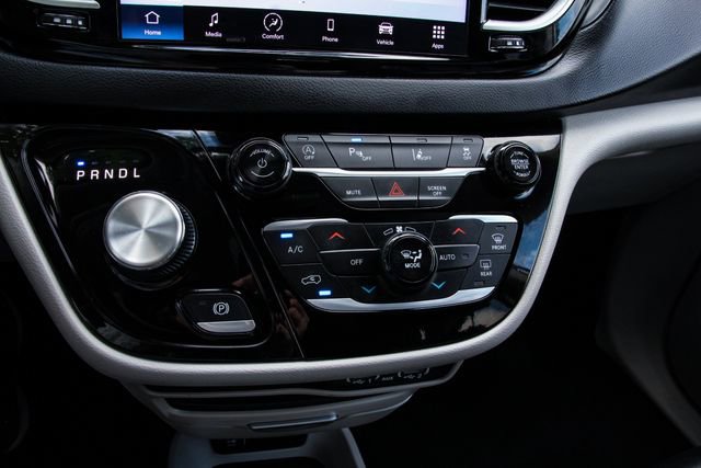 Used 2023 Chrysler Pacifica Touring-L image 23