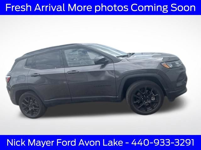 Used 2023 Jeep Compass Latitude AWD/4WD image 3