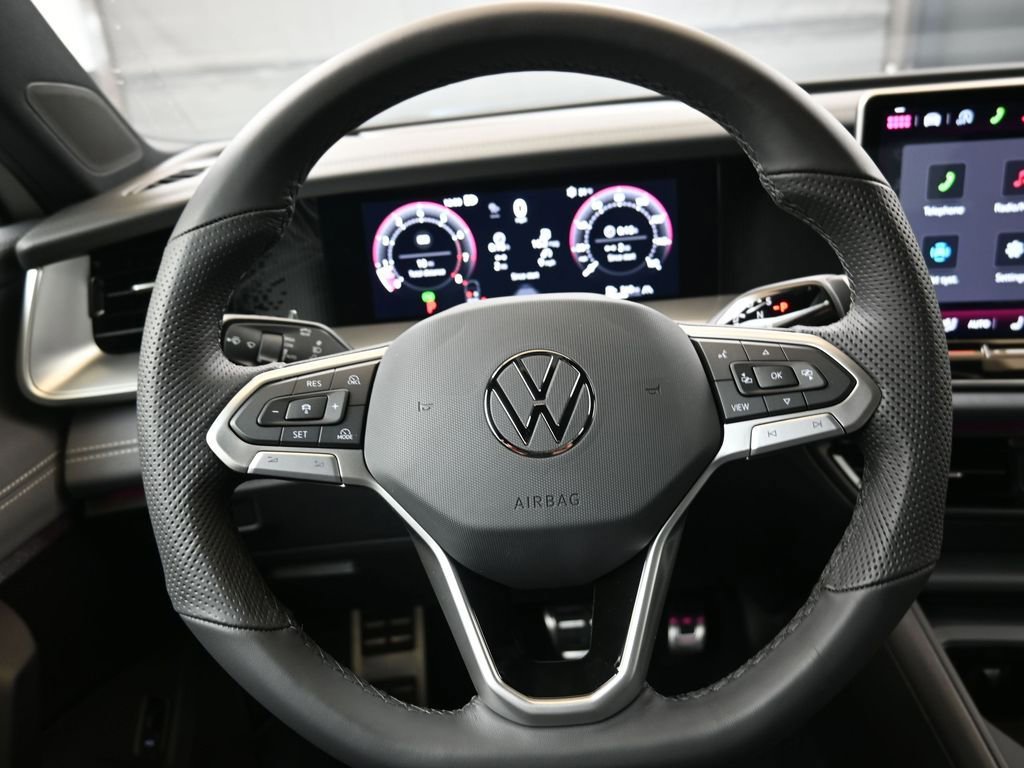 New 2026 Volkswagen Tiguan SE R-Line image 25