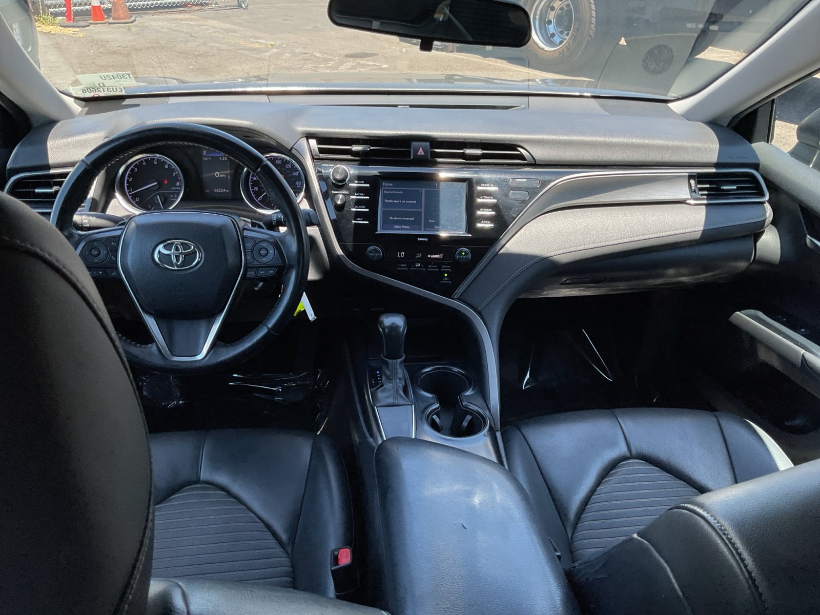 Used 2020 Toyota Camry SE w/ Carpet Mat Package FWD image 17