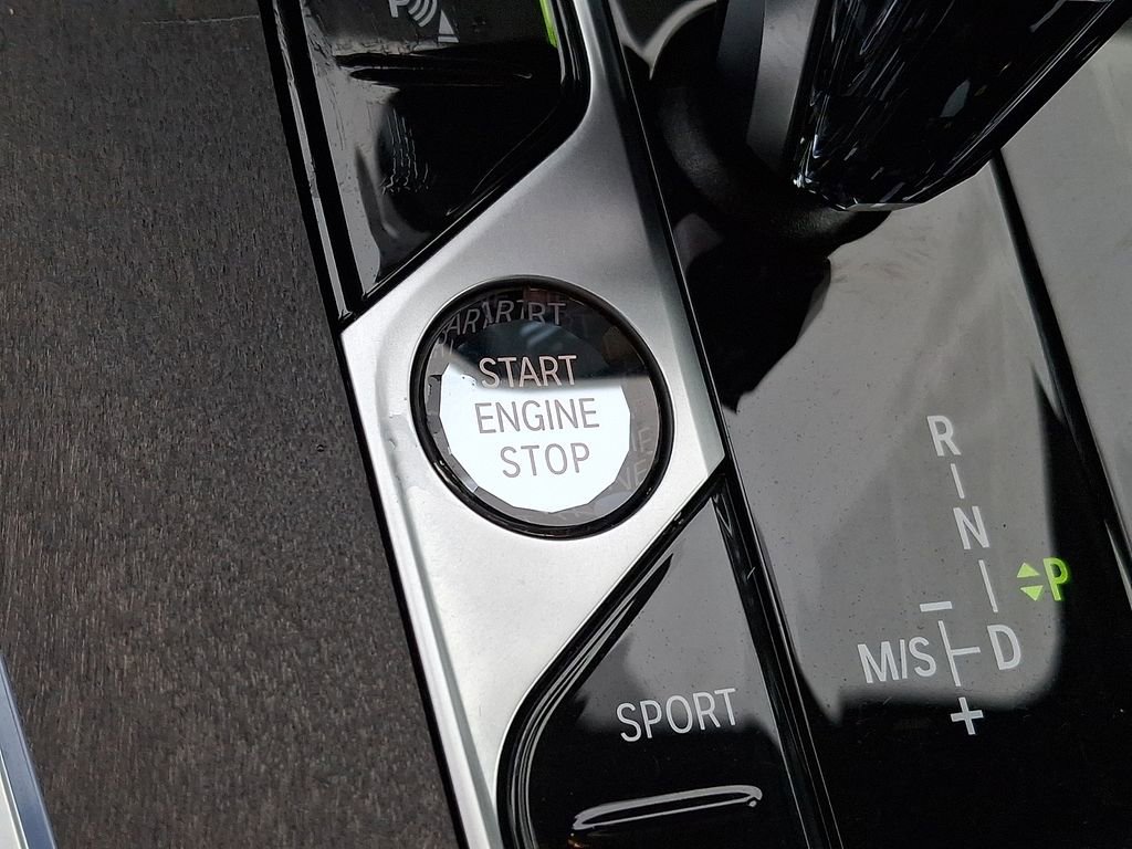 Certified 2022 BMW X7 xDrive40i w/ Executive Package image 22