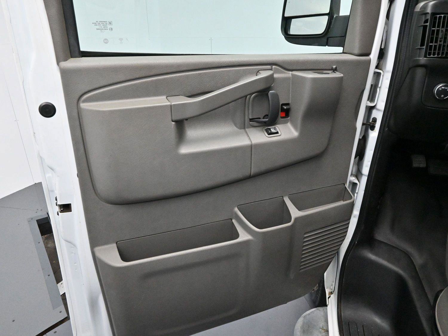 Used 2022 Chevrolet Express 2500 w/ Driver Convenience Package image 12
