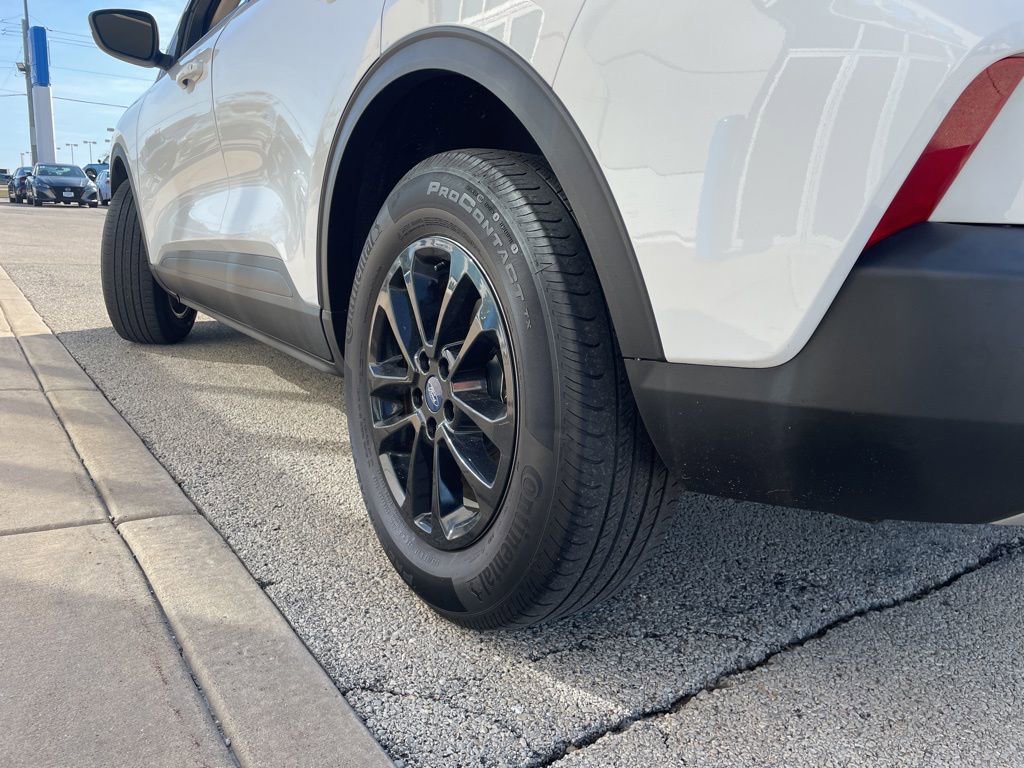 Used 2020 Ford Escape SE image 17