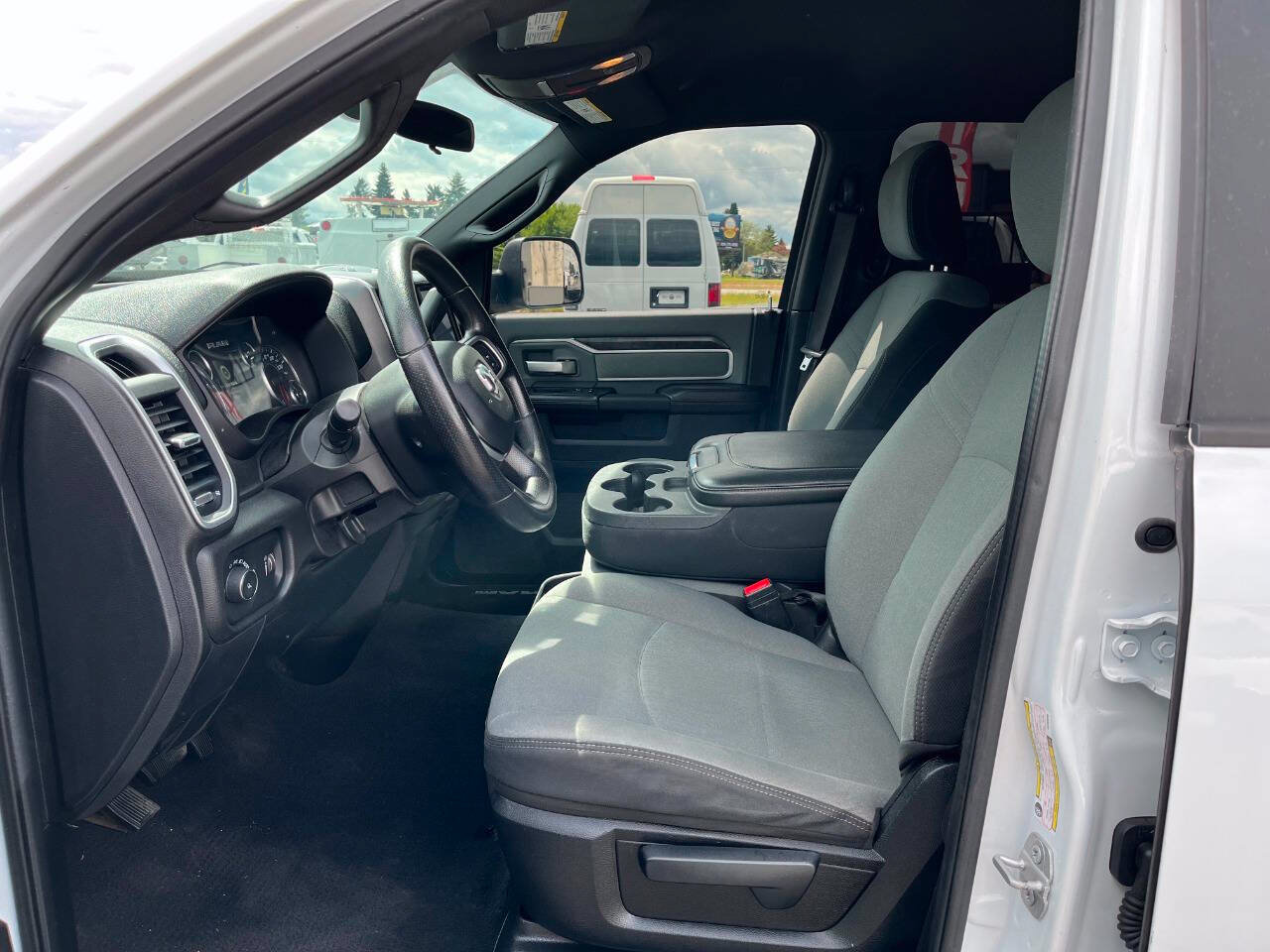Used 2022 RAM 3500 Big Horn AWD/4WD image 10